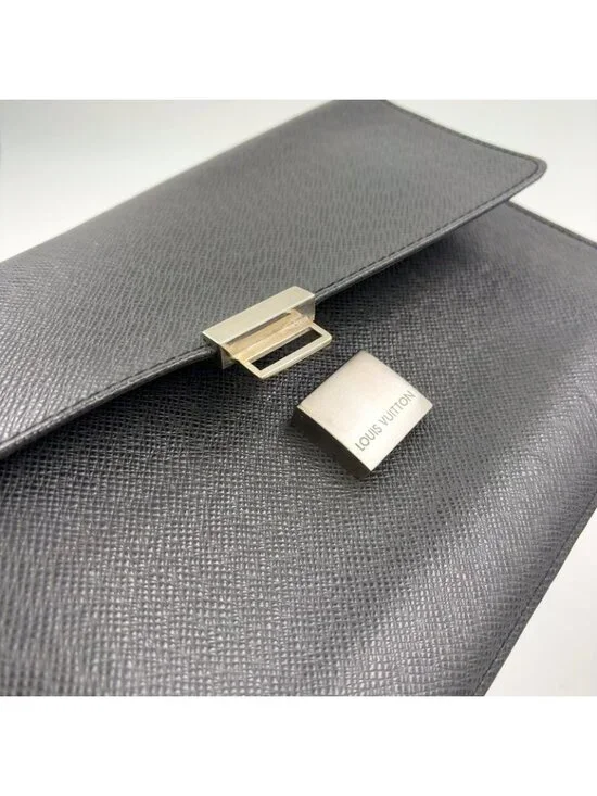 Louis Vuitton Selenga Taiga Ardoise Leather Black Clutch Silver - Picture 13 of 15